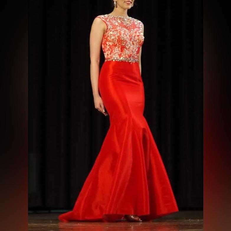 Elegant Red Mac Duggal Evening/Pageant Gown